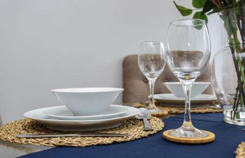 Castle View - 2 Bed Stylish Coastal Port Solent Retreat with Views! Parking, Sleeps 6 - LONG TERM STAY WINTER SPECIAL OFFER- By Blue Puffin Stays - Photo 22