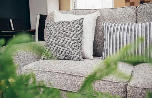 Large Apartments next to East Midlands Airport with Free Gated Parking! - Photo 9