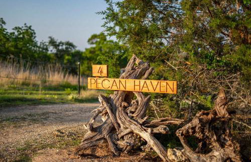 Treehouse Glamping at Pecan Haven W Hot Tub - Foto 38