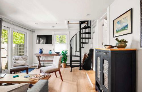 Charming Getaway 1 Block from Beach - Foto 3