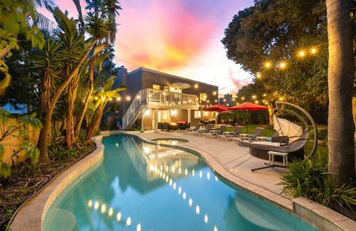 Oceanview Luxe Retreat with Rooftop - Foto 17