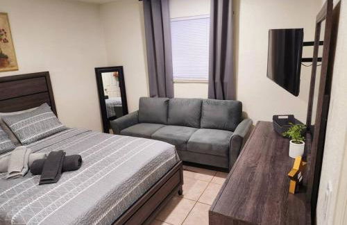 Amazing 5 Bedroom Pool Home - Minimum 28 days Stay Only Great Location! - Foto 42