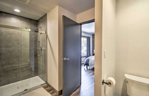 Modern Townhome with Deck - half Mi to Elkhart Lake! - Foto 17