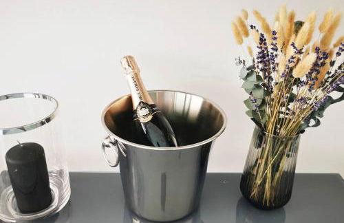 HH 05 by ROCKCHAIR - SUPERHOST Status - Modernes Apartment mit sonnigem Balkon & premium Boxspringbetten in Winterhude - Hamburg Top Geheimtipp - Foto 5