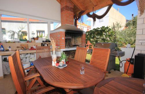 Apartments by the sea Sutomiscica, Ugljan - 8474 - Photo 9