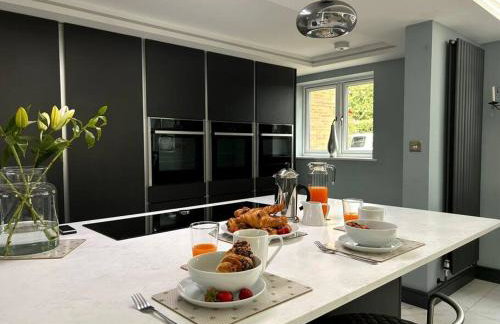 Moonsticks, Modern & Well Presented 5 Bed House - Foto 4