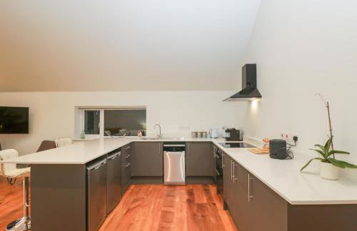 Upper Annex - Photo 9