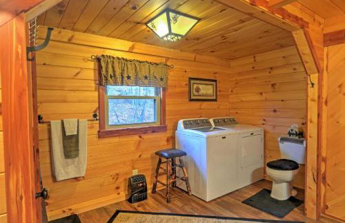 Rustic Dundee Log Cabin with Hot Tub and Forest Views! - Foto 30
