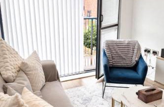 Stylish 2-Bed Apartment by Manchester City Cente - Photo 2