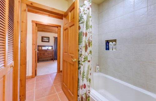 Almond Vacation Rental with Mountain Views! - Foto 22