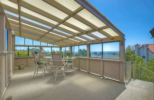 Serene Coastal Home Sleeps 8 - 1 Mile from Beach - Foto 78