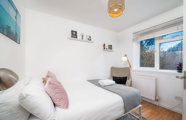 Madika Homes Stunning 2-bed Apartment in Edgware - Foto 2