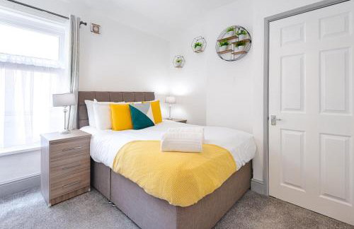 4 Bed - Parking - Near M4 - Ideal for Groups - Foto 3