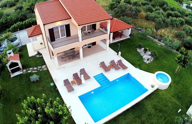 Luxury Secluded Villa w. Pool, Jacuzzi and Garden - Photo 1