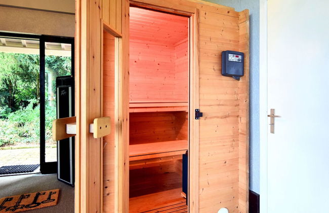 Magnificent Luxury Chateau in Vast Garden with Sauna & Hot Tubs - Photo 36