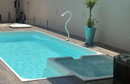 Estilo resort para confraternizar com hidro, piscina, garagem em casa tudo privativo, insira acima de 6 hóspedes para usar os 3 quartos - Photo 49