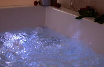 Le Mas aux Amoureux , Suite Romantique et Spa - Foto 10