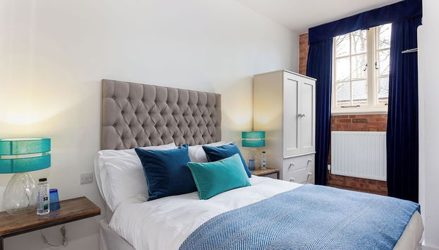 Bowen-Buscarlet (Large Suite) at Bicester Heritage - Foto 2, Habitación