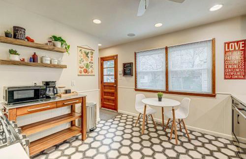 Butterfield Family Friendly Bungalow Northside Indy with Arcade - Foto 11