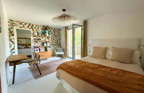 Light-Filled House With Pool In Petit Piquey - Photo 7