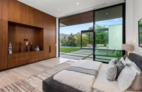 Luxurious 5BR Villa in BH with Pool, Theater, and Views - Foto 23