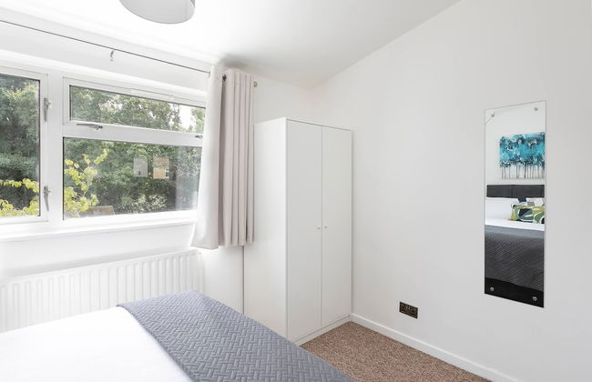 Skyvillion - Lush 2 Bed Hydean Way House & Garden - Foto 8