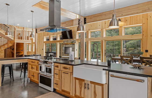 Ski Cabin w Hot Tub Gas Fireplace Near Cranmore - Photo 13