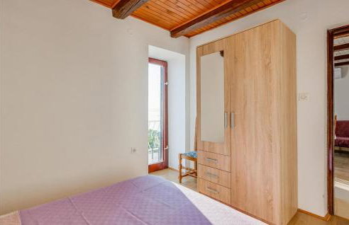 2 Bedroom Nice Apartment In Stara Baska - Foto 13