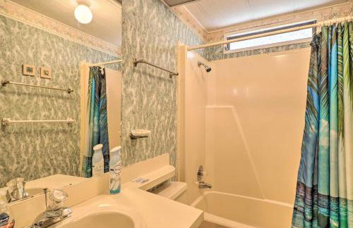 On-Site Canal Access St James City Home - Foto 21