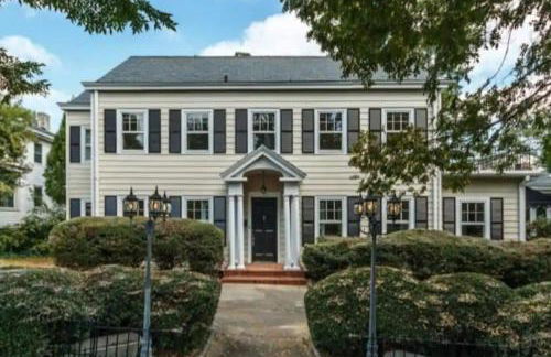 Luxurious 1BR in Grand Old Home - Photo 18