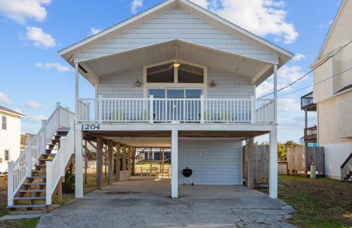 Pets OK Beach Home, Short Walk Beach Access, and Views - Foto 2