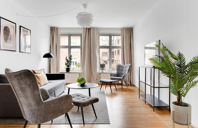 Sanders Constantin - Chic 2-bdr Apt With Balcony - Foto 1