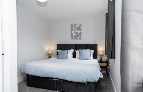 Central Telford Home - Sleeps 8 - Private Parking - Photo 12