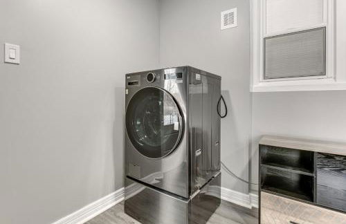 Newly Remodeled! Upscale Home in Buffalo Suburbs - Foto 24