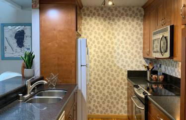 Woodsy retreat near Northstar & lake - Foto 16