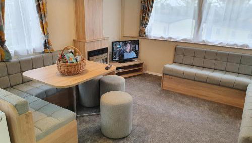 Cozy 3 bedroom Caravan, Sleeps 8, at Parkdean Newquay Holiday Park - Foto 2, Other