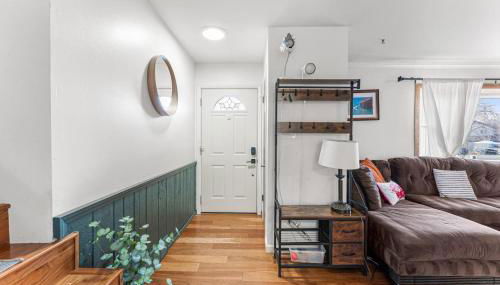 Spacious and Comfy Close to Everything Backyard - Foto 2