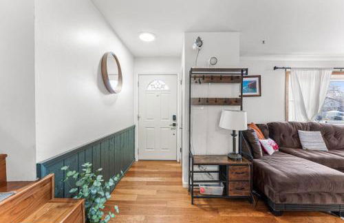 Spacious and Comfy Close to Everything Backyard - Foto 2