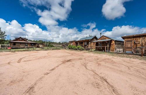 New! Historic Chalet in Colorado National Forest - Foto 13