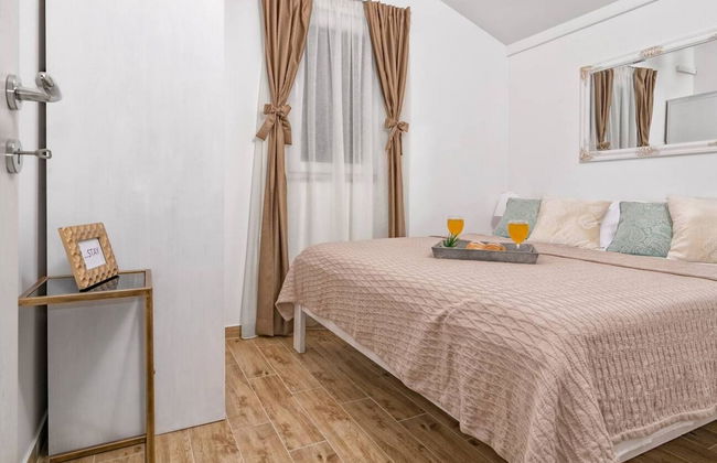 Hidden Gem Holiday Home With Pool in Kastel Stafilic - Foto 1