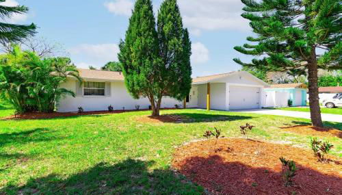 Renovated 3B 2BA, oasis yard Hot tub - Photo 3