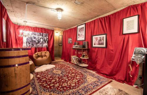 Basement Apartment w/ Hot Tub & Bombshelter! - Foto 18