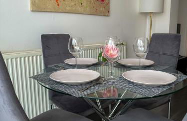 Modern four bedroom semi-detached house with off street parking 8 min drive to Wembley stadium, 5 miles to Central London - Foto 5