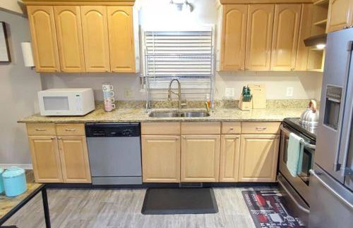 Downtown Charm Two Bedroom Home - Foto 38