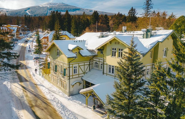 Platinum Adults - Photo 17