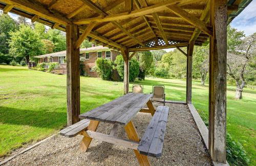 Pet Friendly Home with Hot Tub, Patio and Game Room! - Foto 38