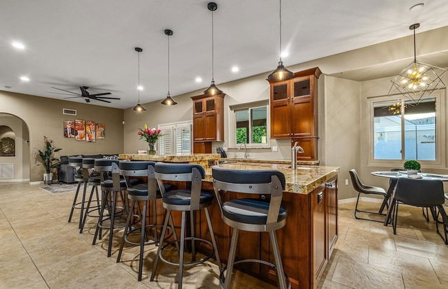 Luxury Lookout Canyon 5 Bdrm Stunner W/htd Pool! - Foto 21