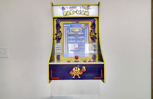 Serene Escape at Big Bass Lake & Pool Access - Foto 76