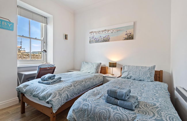 Royal Victoria Court 11 - Sea and Harbour Views - Photo 27