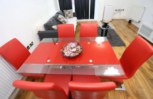 2 bed Riverview Bridge House Apartment - Foto 14